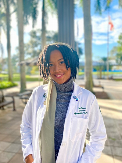 photo of student isa prude wearing her white coat
